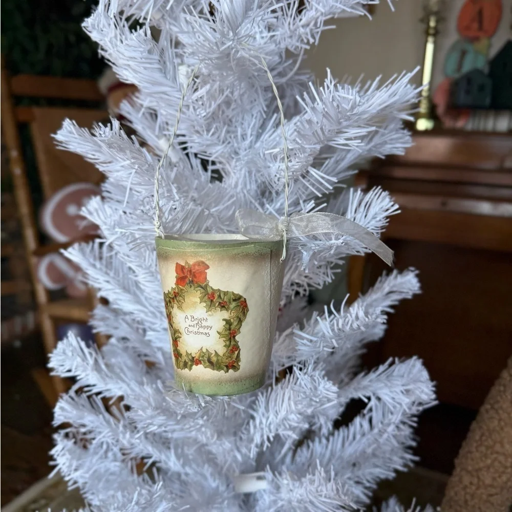 Vintage 1994 Gold Wreath Bucket Ornament - Holiday Decor
